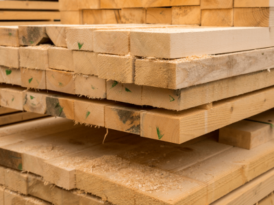 Quels sont les bois de construction utilisés dans le secteur du bâtiment ?