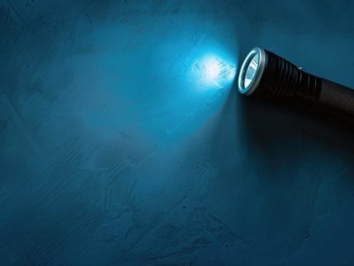 Comparaison des lampes UV pour diagnostic : quels critères regarder avant d’acheter ?